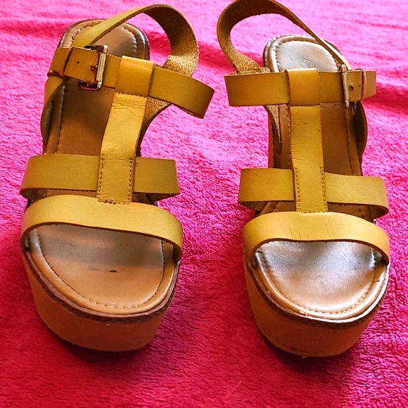 Strappy Wedges - Picture 3 of 7